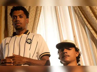 Jogadores do Japão comemoram a vitória por 1 a 0 na partida amistosa contra a Inglaterra realizada no Estádio Wembley, em Londres, na Inglaterra, nesta terça-feira (31)