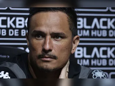 A longa nota, desde o começo, mostra que o clube estava alinhado com Textor, mas que o investidor vem falhando consideravelmente com o acordado no começo da parceria