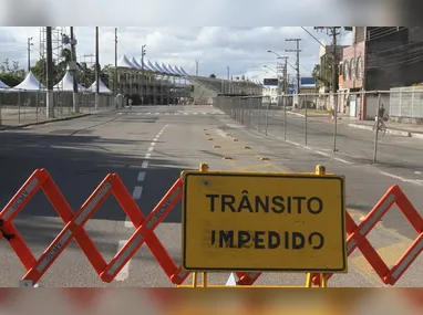 A retirada dos postes faz parte da obra do Binário da Rodovia do Sol