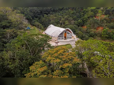 Marinelshington e Christina e o pastor Jorge Bizoni: cultos