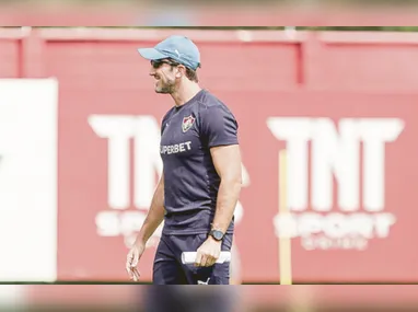 Fluminense apresenta Savarino e jogador cita mágoa com Botafogo