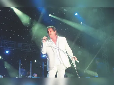 Dino Fonseca faz show domingo