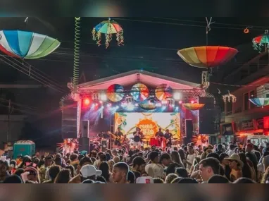 Os ocupantes do veículo não se feriram e foram retirados do local