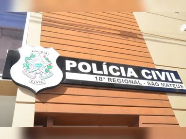 Suspeito foi conduzido à prisão após perseguir vítima até a delegacia