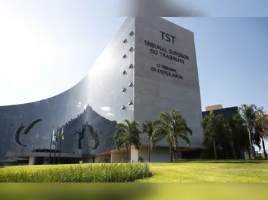 Imagem ilustrativa da imagem TST cria cotas para mulheres trans em vagas de empresas prestadoras de serviços