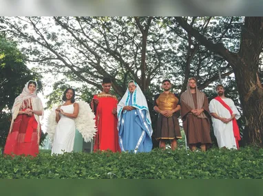 Anthony Starr (Capitão Pátria) e Jack Quaid (Hughie) durante cena da série The Boys