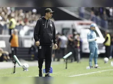 Imagem ilustrativa da imagem Técnico Lucas Piccinato é demitido da equipe feminina do Corinthians