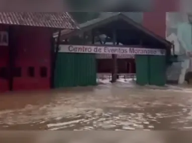 Equipes da Secretaria de Obras, Serviços Urbanos e Transportes atuam em conjunto com a Defesa Civil Municipal