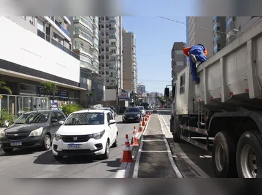 Veículo colidiu com a mureta que divide os dois sentidos na Terceira Ponte