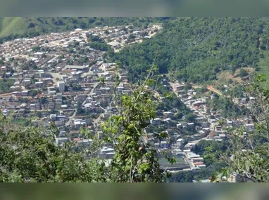 Carros abandonados nas ruas são recolhidos. Veículos colocam segurança pública em risco, dizem autoridades