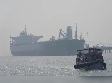 O presidente Donald Trump anunciou que bloquearia a passagem de navios na saída do Estreito de Ormuz