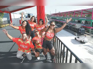 Desfile das escolas de samba do ano passado: novas regras para quem vai acompanhar
a folia nas arquibancadas