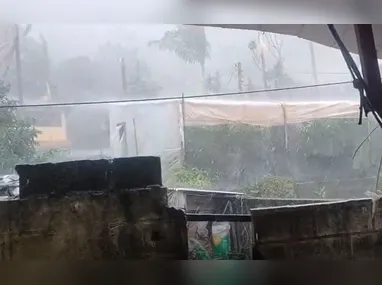 Imagem ilustrativa da imagem VÍDEO | Chuva de granizo atinge duas cidades do ES