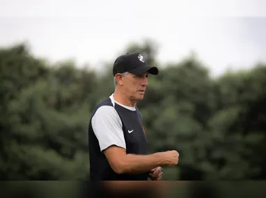 Jogadores do Internacional treinam para o jogo diante da Chapecoense