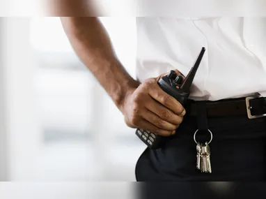 Mulher em compras no supermercado: fechamento aos domingos está previsto em Convenção Coletiva