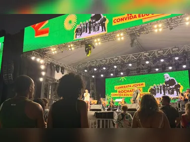 Segundo informações do Corpo de Bombeiros, moradores do prédio relataram que as chamas foram fortes e a fumaça alta.