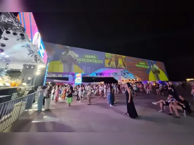 A arquiteta de soluções carioca  Júlia Porto, de 28 anos, veio conferir de perto o Cais das Artes, juntamente com a comerciante Meiry Oliveira, 36