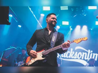 Obras de Milena Almeida exploram o coração como força de movimento, energia e transformação