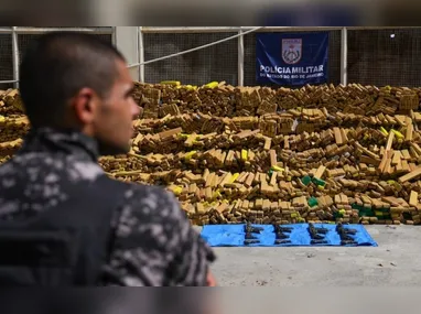 Imagem ilustrativa da imagem Vídeo mostra bunker onde 48 toneladas de maconha foram encontradas pela polícia
