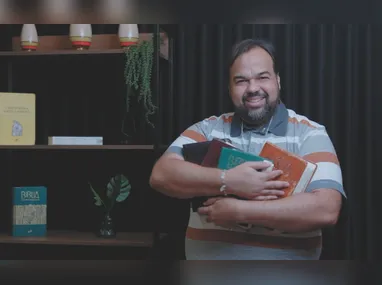 Lílian Marinho convida o público a caminhar por sua própria história de fé, cura e rendição.