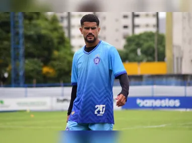 Dênis Júnior (direita) golpeia o argentino Tomás Chacal no WGP 83