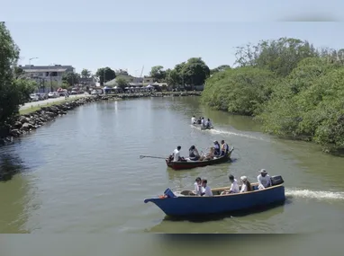 Imagem ilustrativa da imagem Voluntários realizam descida em conscientização à preservação da água na Serra