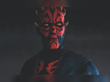 Dominique Scharf (à esquerda) será interpretada por Giovanna Antonelli (à direita)