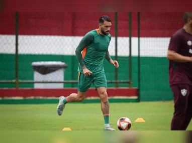 Jogadores da seleção brasileira comemorando gol