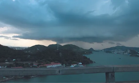 Imagem ilustrativa da imagem Chuva continua? Veja a previsão do tempo para o final de semana no ES