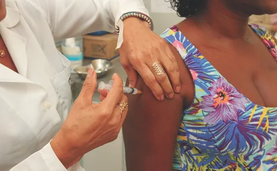 Imagem ilustrativa da imagem Cidades do ES fazem mutirão de vacinação contra gripe neste sábado