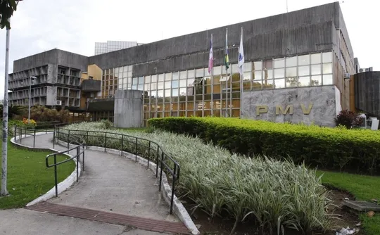 Imagem ilustrativa da imagem Concursos públicos com 2 mil vagas e salário de até R$ 10.221 no ES