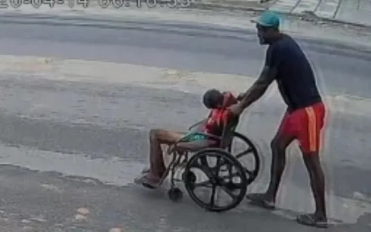 Imagem ilustrativa da imagem Filho empurra cadeira por 5 km e abandona corpo do pai em matagal de Paulista