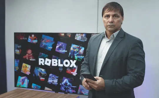 Imagem ilustrativa da imagem Golpe em jogo virtual: adolescente pagava até R$ 15 mil por avatares no Roblox