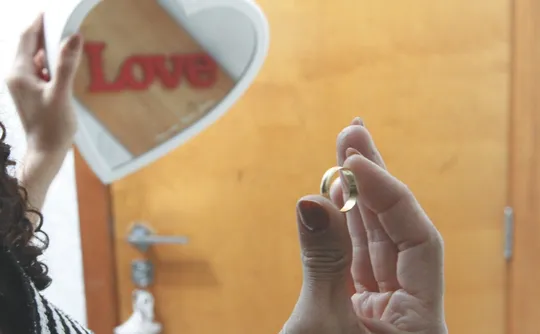 Imagem ilustrativa da imagem “Infidelidade financeira” está entre os principais motivos de divórcio