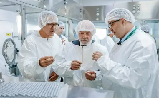 Imagem ilustrativa da imagem Lula defende parceria com a China para produção de vacina
