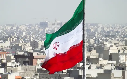 Imagem ilustrativa da imagem Presidente do Irã reaparece, organiza sucessão de líder e promete vingança