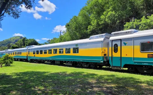 Imagem ilustrativa da imagem Protesto interrompe circulação de trem e viagens são suspensas nesta segunda