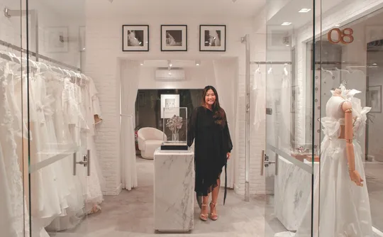 Imagem ilustrativa da imagem Quem é a capixaba que cria vestidos de noiva de famosos?