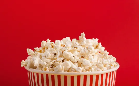 Imagem ilustrativa da imagem “Traga Seu Balde”: cinema faz promoção de até 10 litros de pipoca por R$ 19