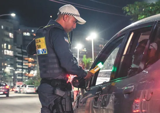 Imagem ilustrativa da imagem 256 motoristas são multados em estradas federais por ultrapassagens fora da lei