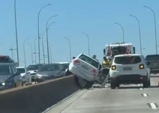 Imagem ilustrativa da imagem Acidente com veículo fecha uma faixa da Terceira Ponte no sentido Vitória