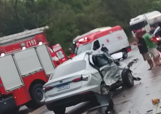 Imagem ilustrativa da imagem Acidente em Aracruz deixa duas pessoas mortas e outra ferida