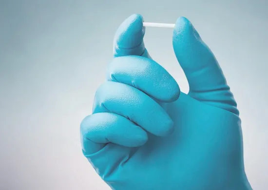 Imagem ilustrativa da imagem Alerta na saúde: proibido chip hormonal em farmácias de manipulação