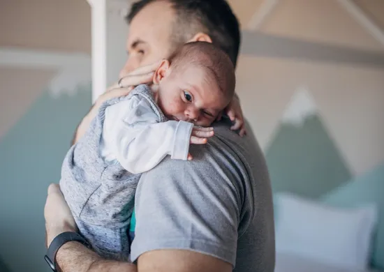 Imagem ilustrativa da imagem Ampliação da licença-paternidade: qual o papel do pai nos primeiros dias do bebê?