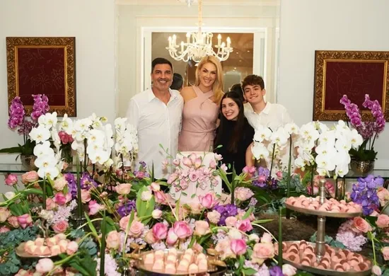 Imagem ilustrativa da imagem Ana Hickmann celebra 45 anos em festa intimista organizada por Edu Guedes