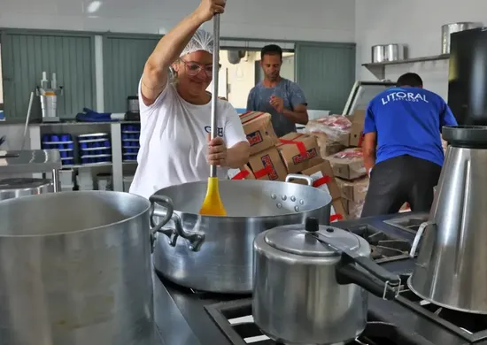 Imagem ilustrativa da imagem Após 3 anos, governo Lula reajusta valores para alimentação escolar pela inflação