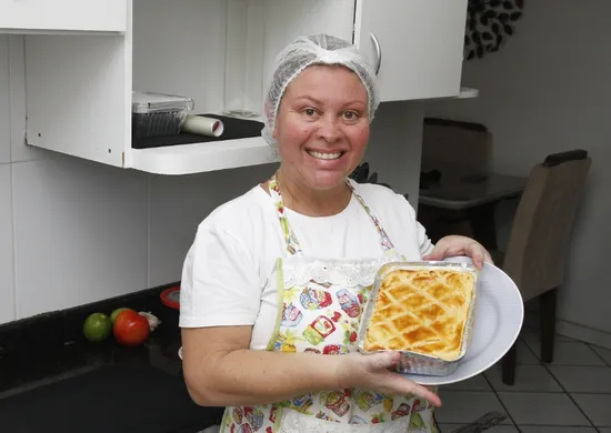 Imagem ilustrativa da imagem Aprenda a fazer um Empadão de camarão para saborear na Semana Santa