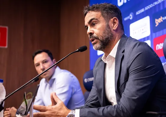 Imagem ilustrativa da imagem Artur Jorge promete reação do Cruzeiro após choro de presidente