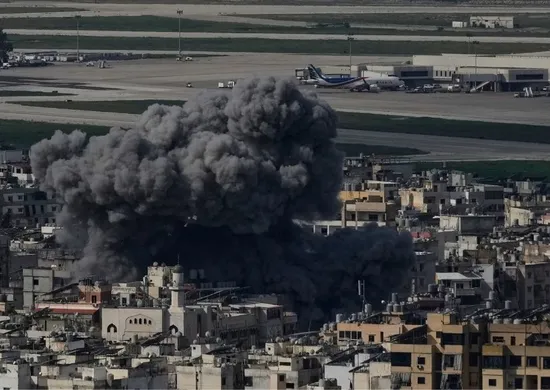 Imagem ilustrativa da imagem Ataque de Israel contra complexo residencial no Líbano mata quatro pessoas