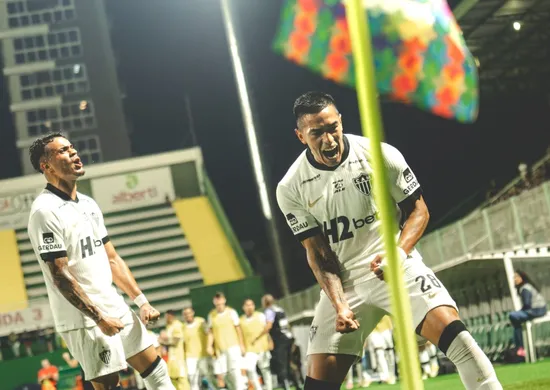 Imagem ilustrativa da imagem Atlético-MG faz primeiro tempo avassalador e goleia a Chapecoense na Arena Condá